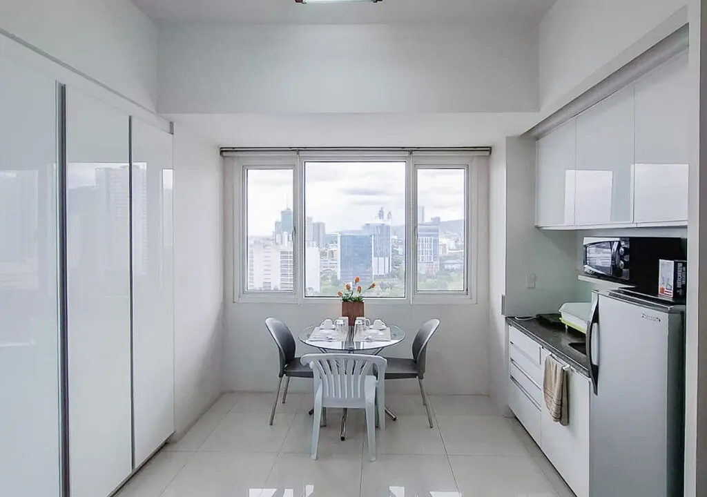 RCCR6-Elegant Studio with Panoramic City Views - Cebu Grand Realty (4)