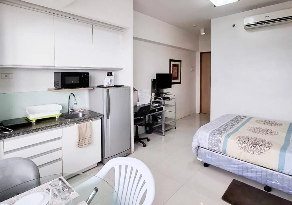 RCCR6-Elegant Studio with Panoramic City Views - Cebu Grand Realty (5)