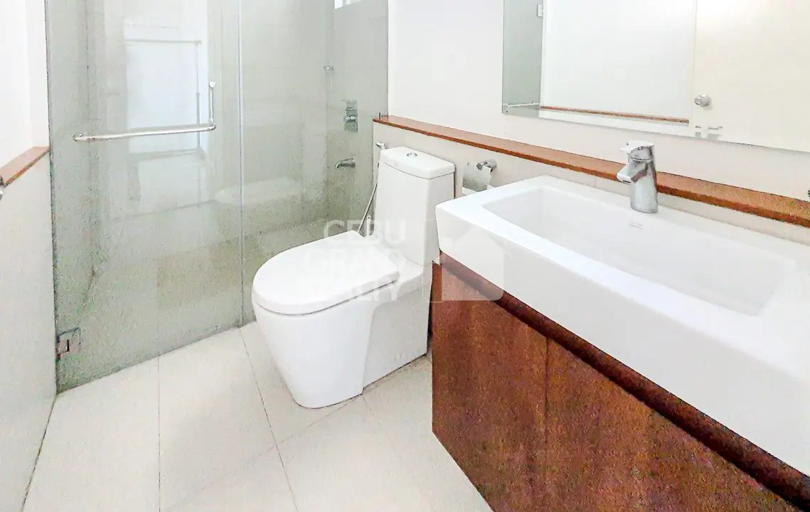 RCITC5 Cebu IT Park Calyx Center 3 Bedroom Condo for Rent - 9