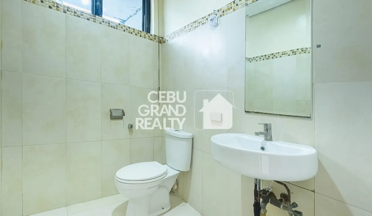 RHTTR4 Spacious Townhouse with Lush Greenery Views in Talamban - Cebu Grand Realty (17)