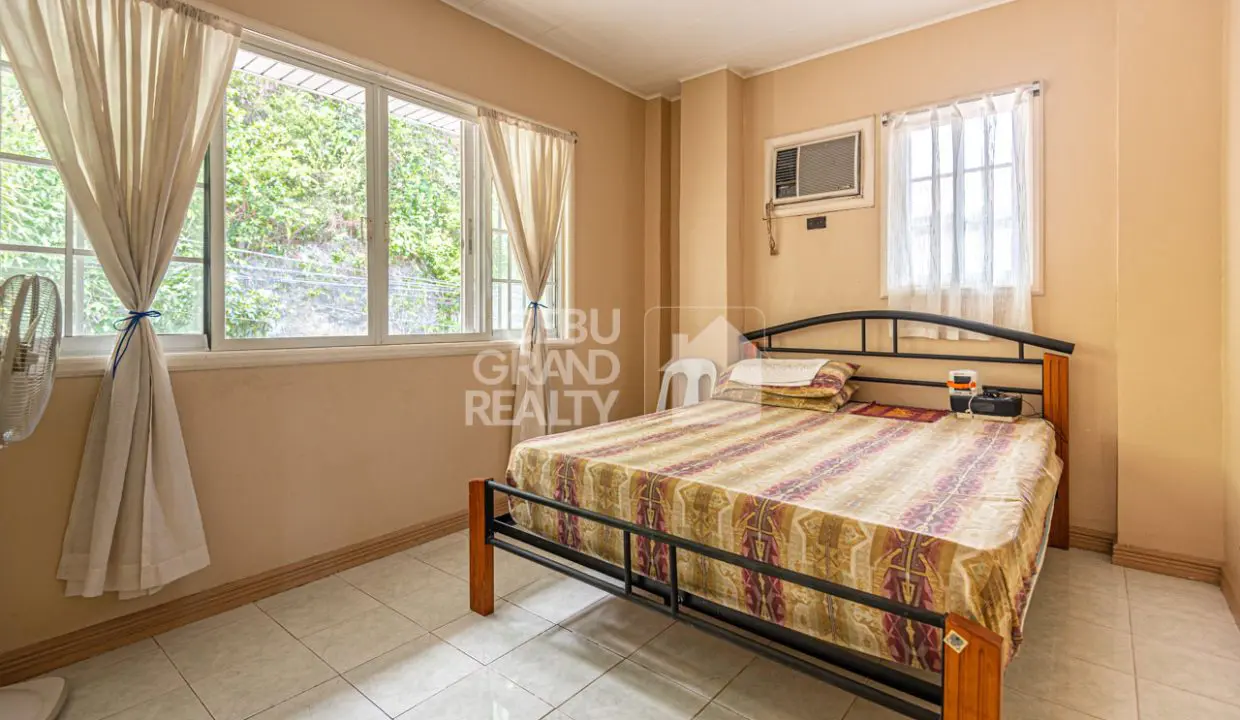 SRBML94 4 Bedroom House with Swimming Pool for Sale in Maria Luisa Estate Park - 19