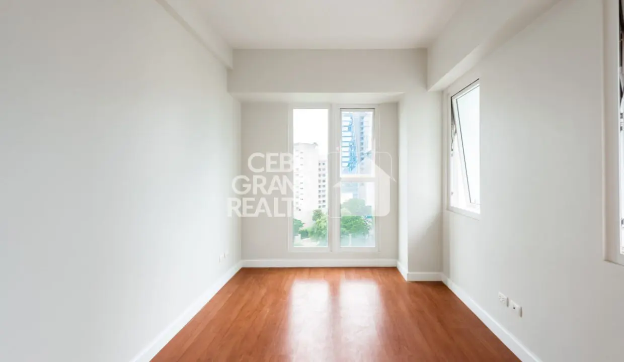 SRBS15 Unfurnished 2 Bedroom Unit for Sale in Solinea Tower 3 - 7