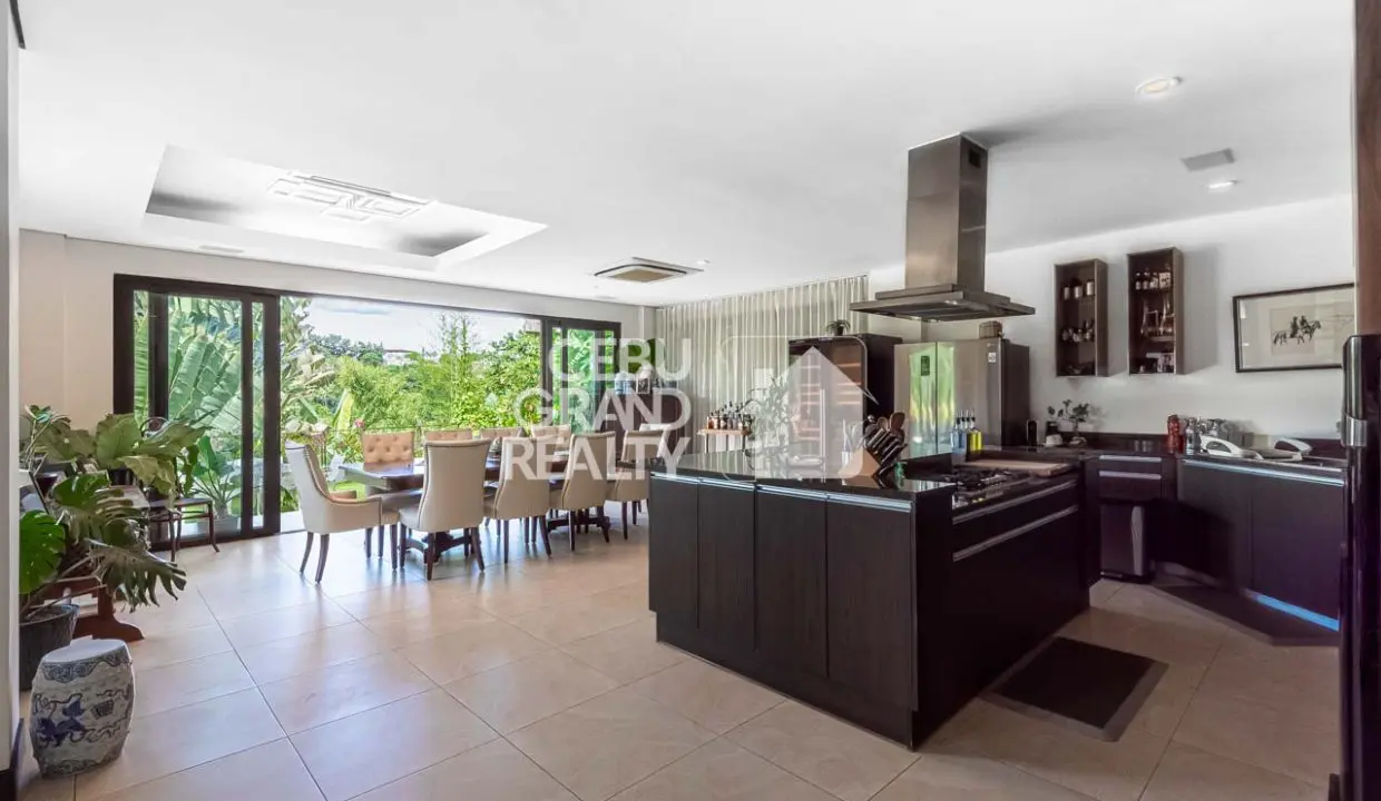 SRBML95 Overlooking 4 Bedroom House with Pool for Sale in Maria Luisa Estate Park - 6