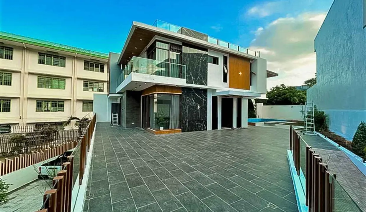 SRBVG1 Brand New Modern House with Swimming Pool in Vista Grande Talisay - 3