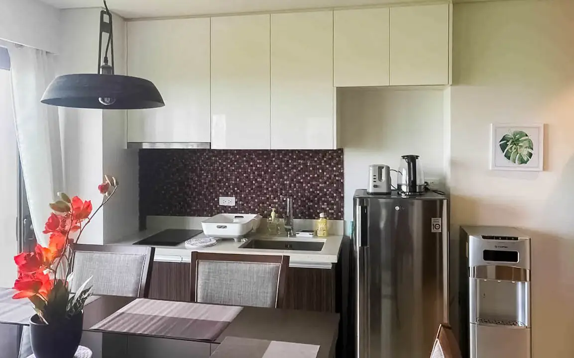 SRBTSS5 Corner 1 Bedroom Unit with Balcony for Sale in Tambuli Mactan - 7