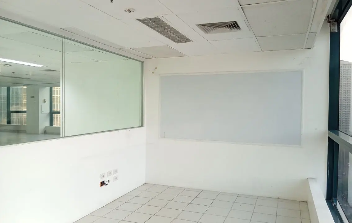 RCPKT11 287 SqM Office for Rent in Cebu Business Park - 9