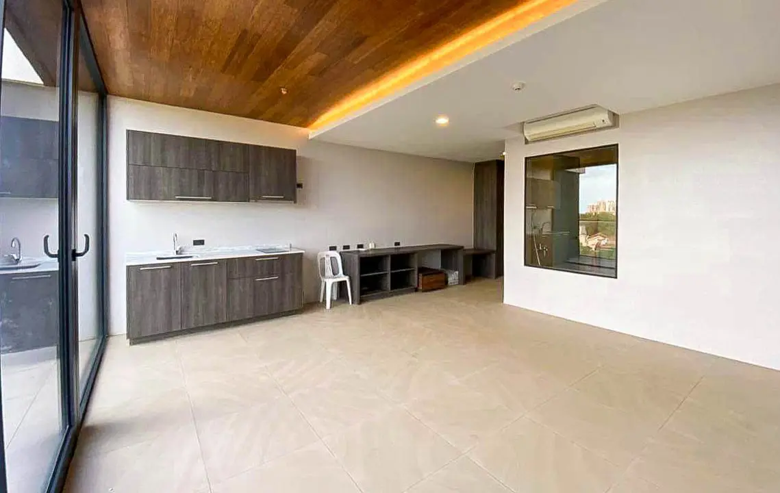 SRBTRF4 Corner Studio Unit for Sale in The Reef Mactan - Cebu Grand Realty (3)