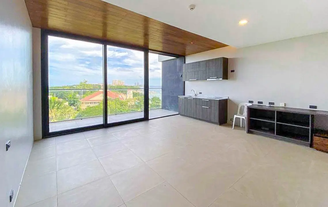 SRBTRF4 Corner Studio Unit for Sale in The Reef Mactan - Cebu Grand Realty (4)