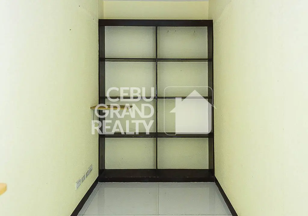 RCPAO1 Spacious Office Space with Built-in Storage in Cebu Business Park - Cebu Grand Realty (8)