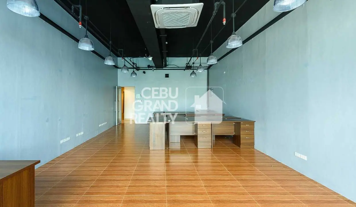 RCPLCC24 Spacious Industrial Office with Modern Amenities in Cebu Business Park - Cebu Grand Realty ( (5)