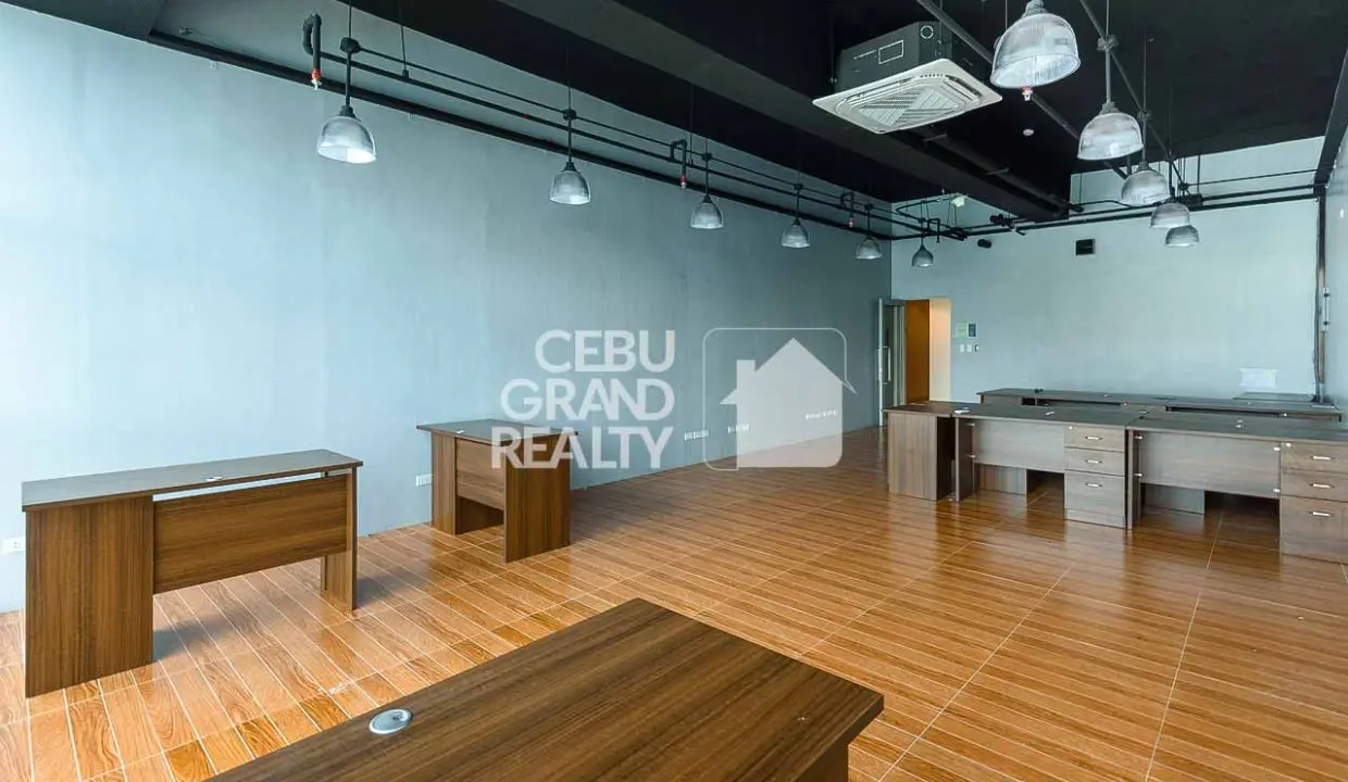 RCPLCC24 Spacious Industrial Office with Modern Amenities in Cebu Business Park - Cebu Grand Realty ( (6)