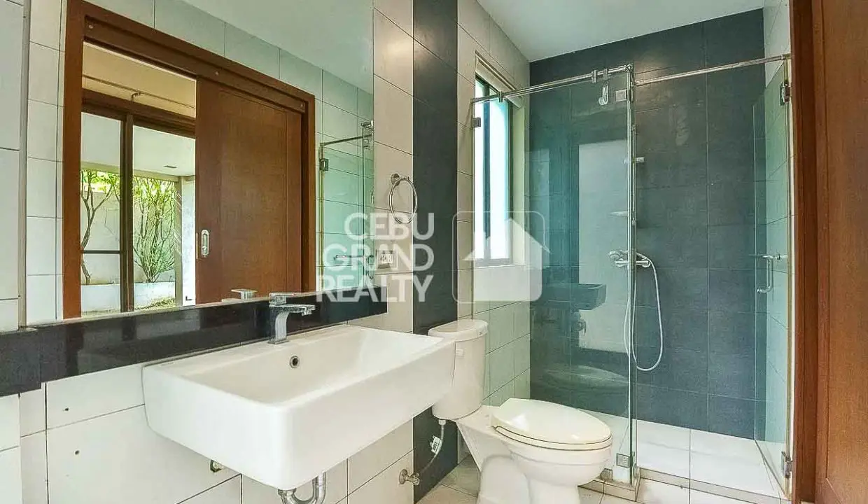 RHML113 Modern 3 Bedroom House for Rent with Seamless Living Spaces - Cebu Grand Realty (13)