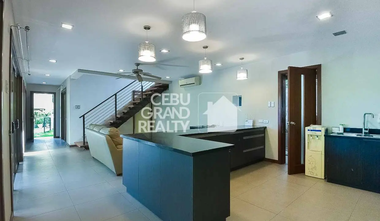 RHML113 Modern 3 Bedroom House for Rent with Seamless Living Spaces - Cebu Grand Realty (6)