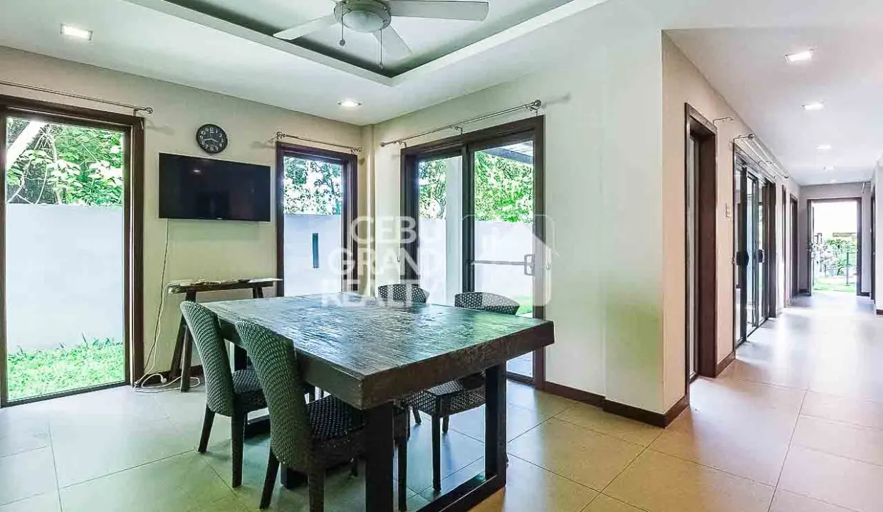 RHML113 Modern 3 Bedroom House for Rent with Seamless Living Spaces - Cebu Grand Realty (9)