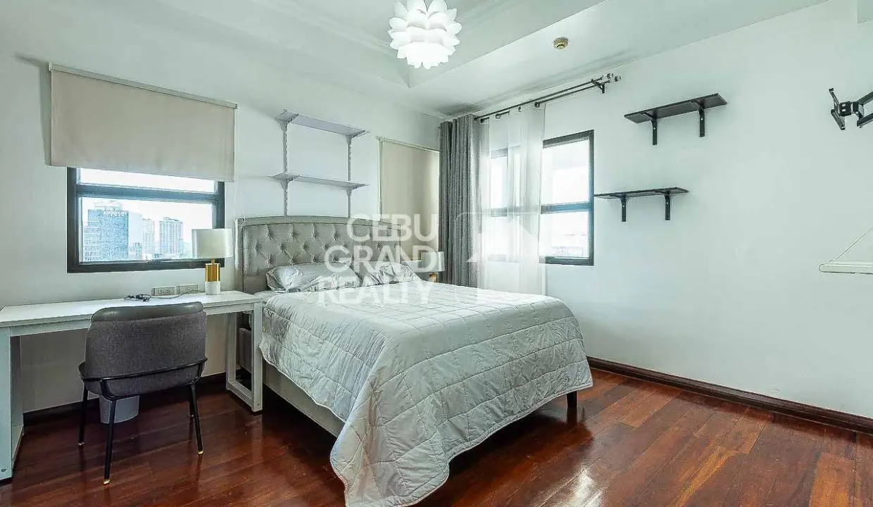 RCAV12 Elegant Condo with Designer Kitchen and Scenic Balcony in Cebu - 19