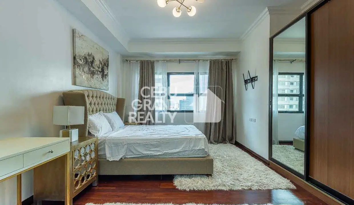 RCAV12 Elegant Condo with Designer Kitchen and Scenic Balcony in Cebu - 25