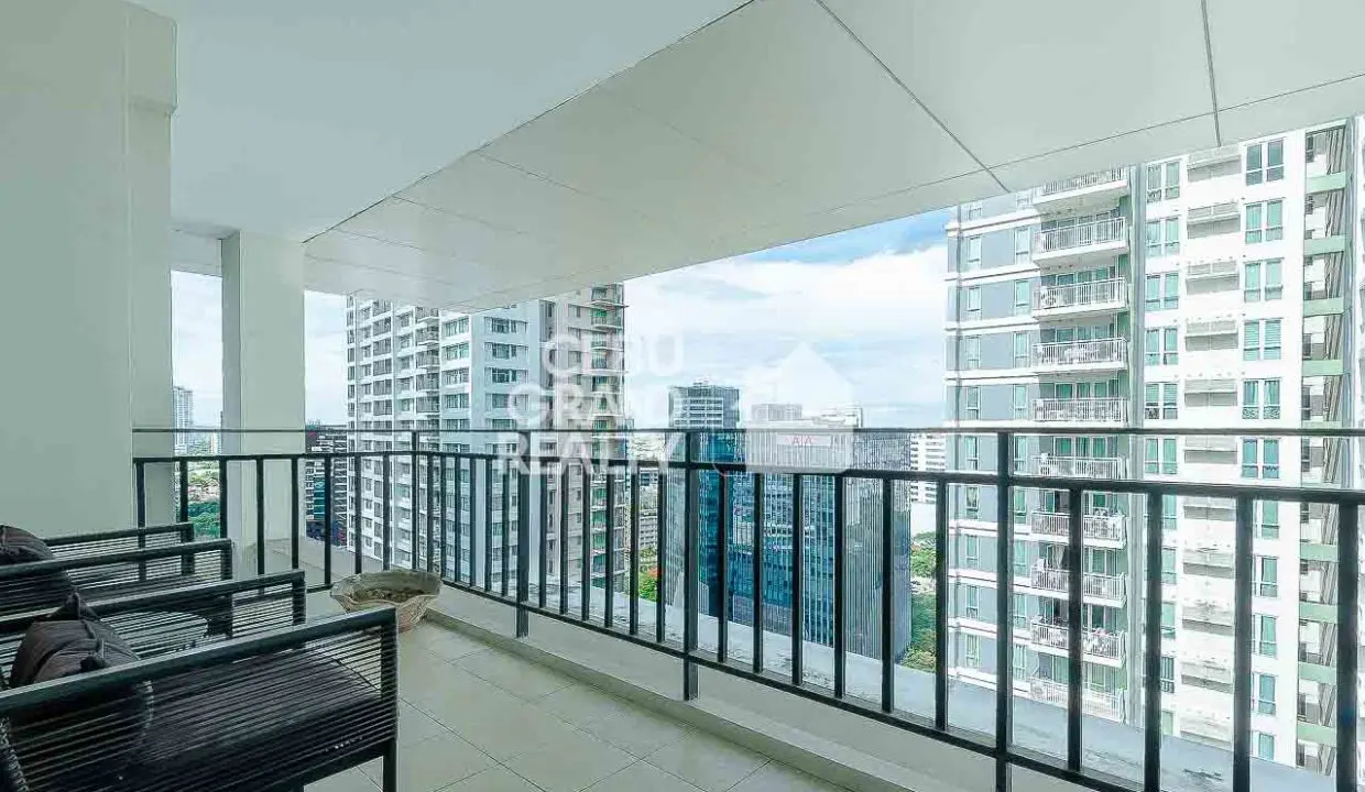 RCAV12 Elegant Condo with Designer Kitchen and Scenic Balcony in Cebu - 26