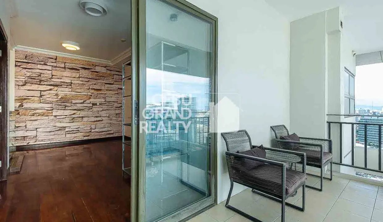 RCAV12 Elegant Condo with Designer Kitchen and Scenic Balcony in Cebu - 27