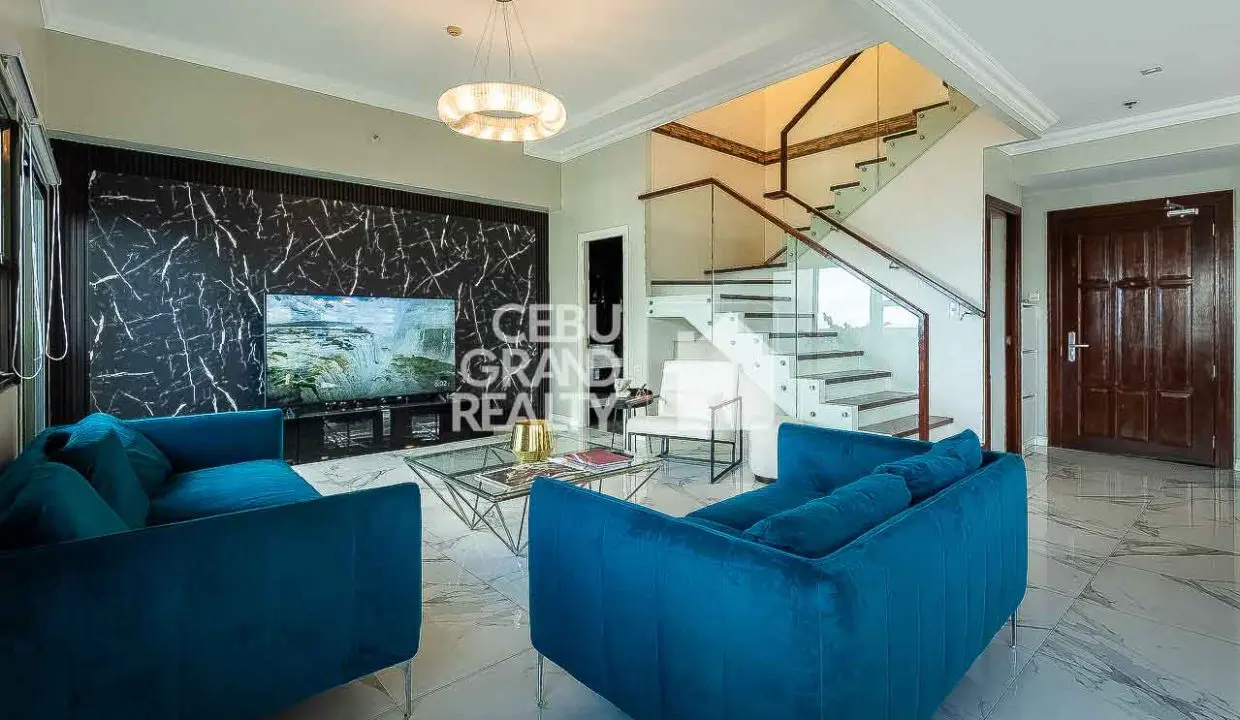 RCAV12 Elegant Condo with Designer Kitchen and Scenic Balcony in Cebu - 3