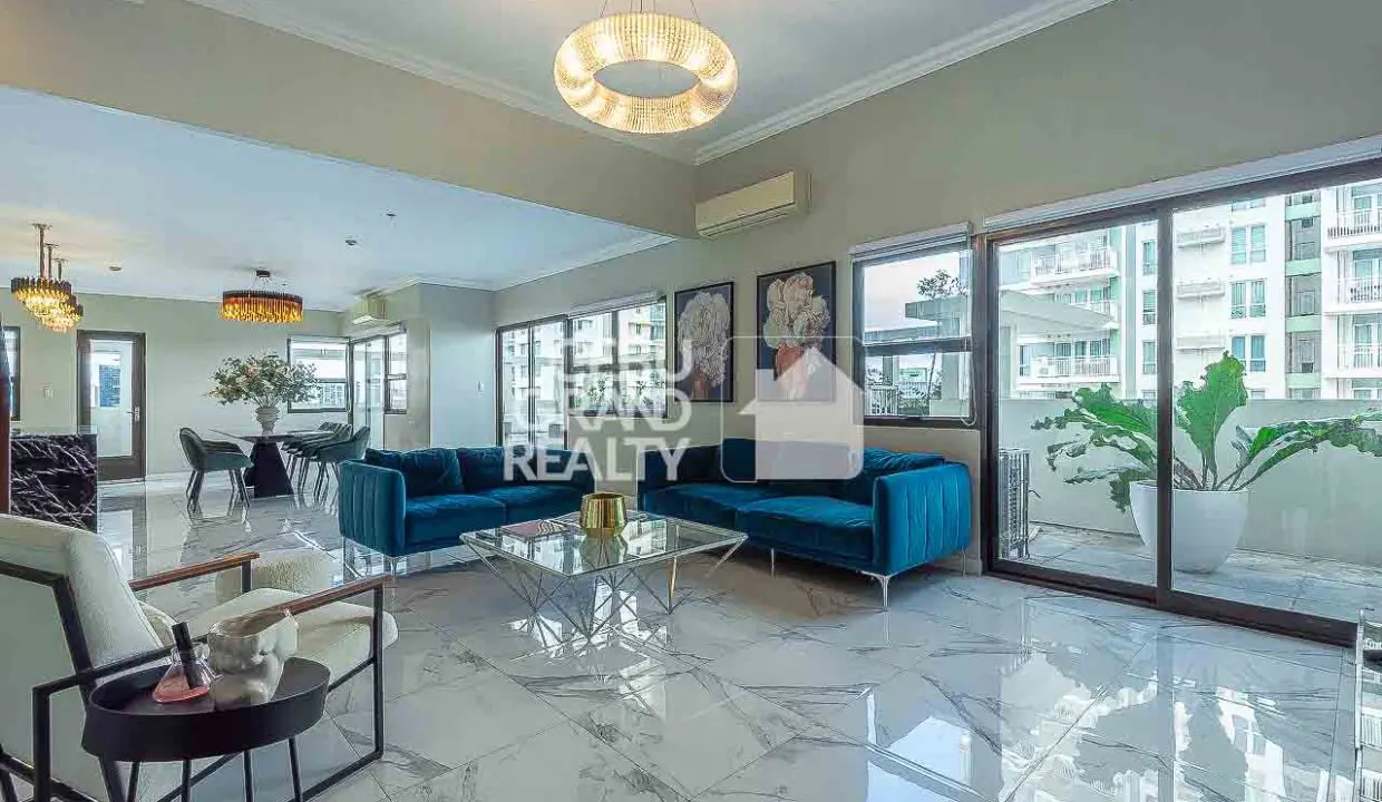 RCAV12 Elegant Condo with Designer Kitchen and Scenic Balcony in Cebu - 5