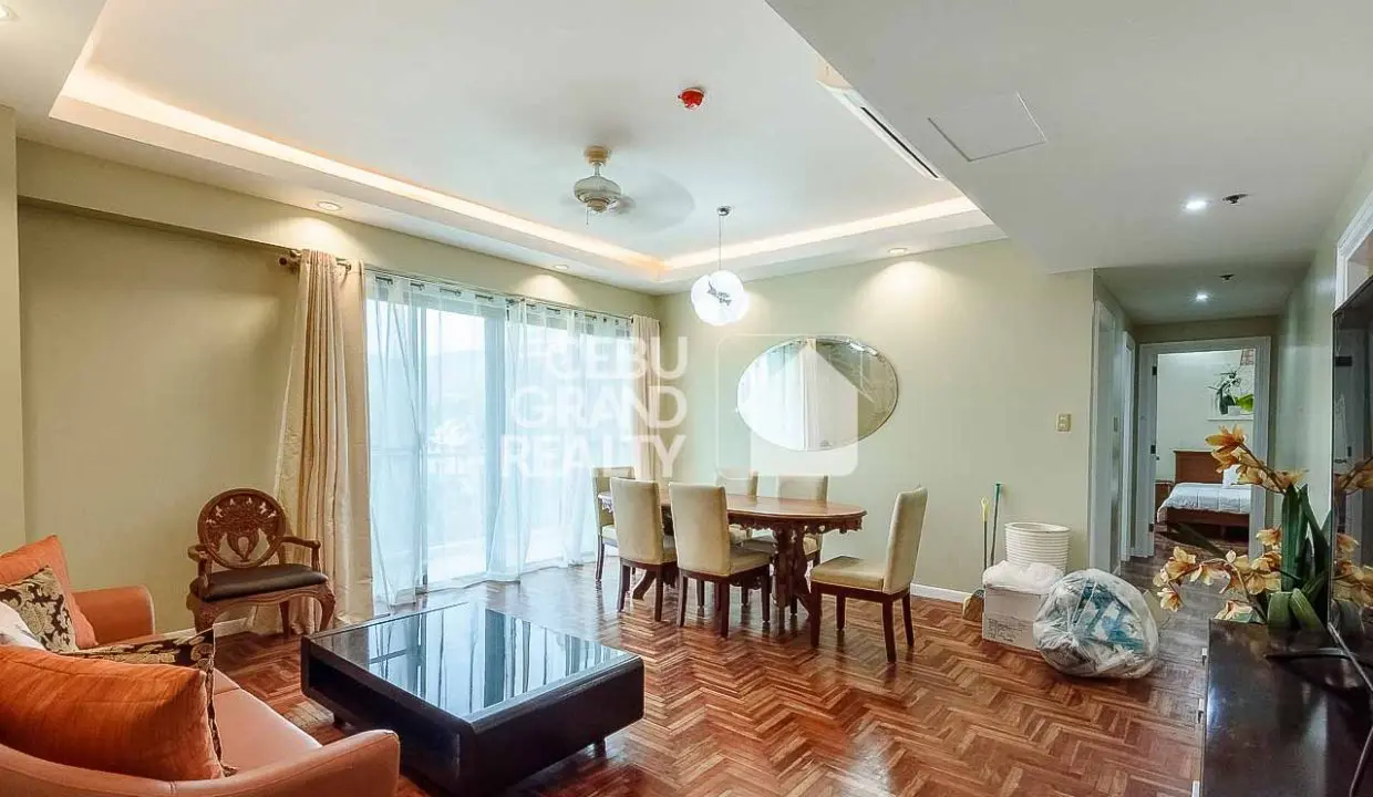 RCCL34 Elegant Condo with Spacious Living and Dining Area in Citylights Gardens - Cebu Grand Realty (1)