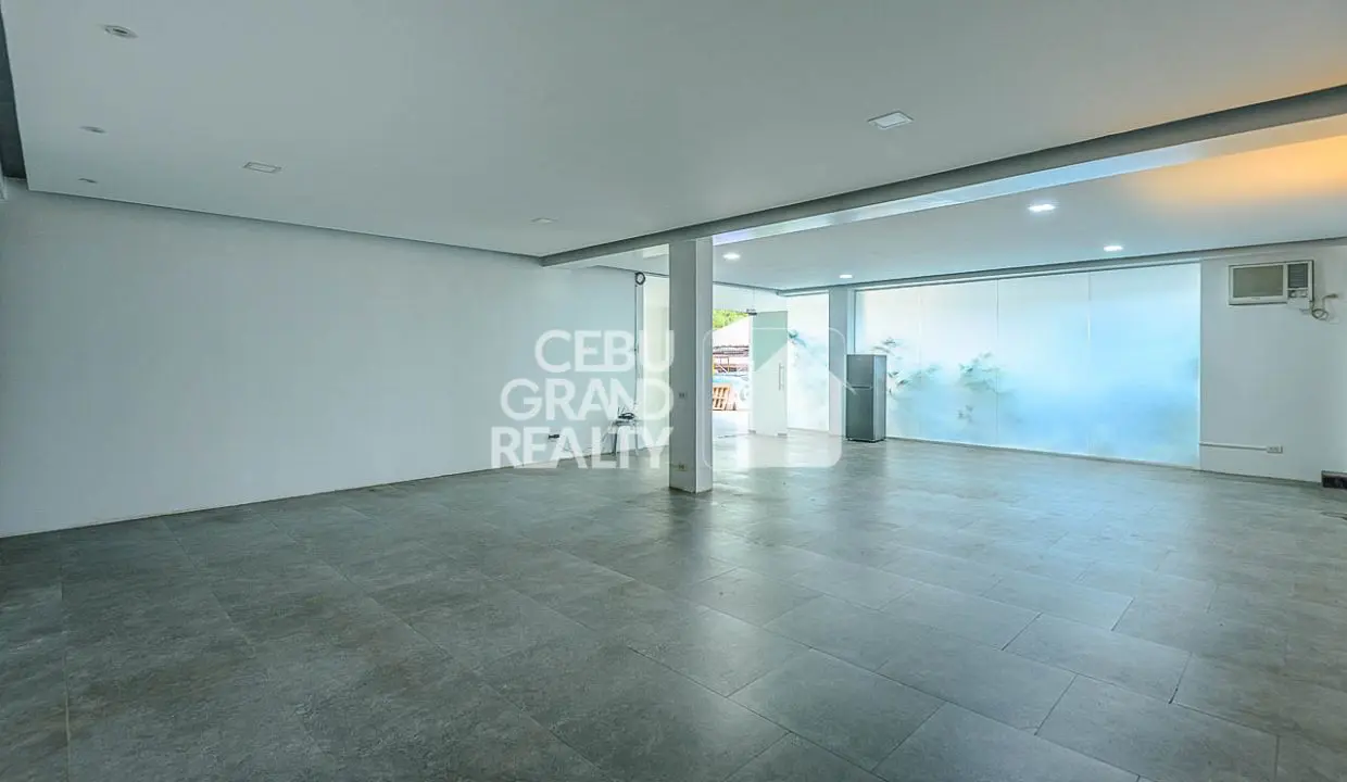 RCPAL1 Spacious 68 SqM Modern Office Space with Air Conditioning near Ayala - Cebu Grand Realty (4)