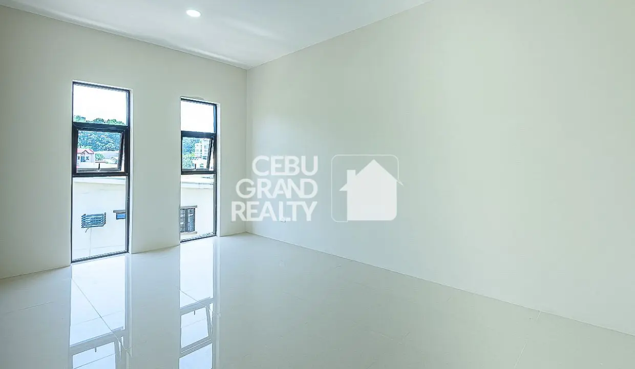 RHMGH1 Sleek Modern Townhouse with Spacious Balcony and Carport in Lahug - Cebu Grand Realty (11)