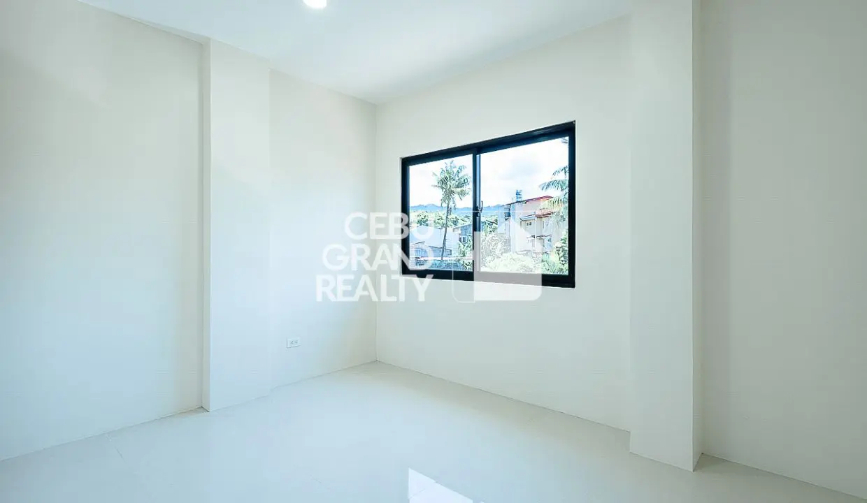 RHMGH1 Sleek Modern Townhouse with Spacious Balcony and Carport in Lahug - Cebu Grand Realty (13)