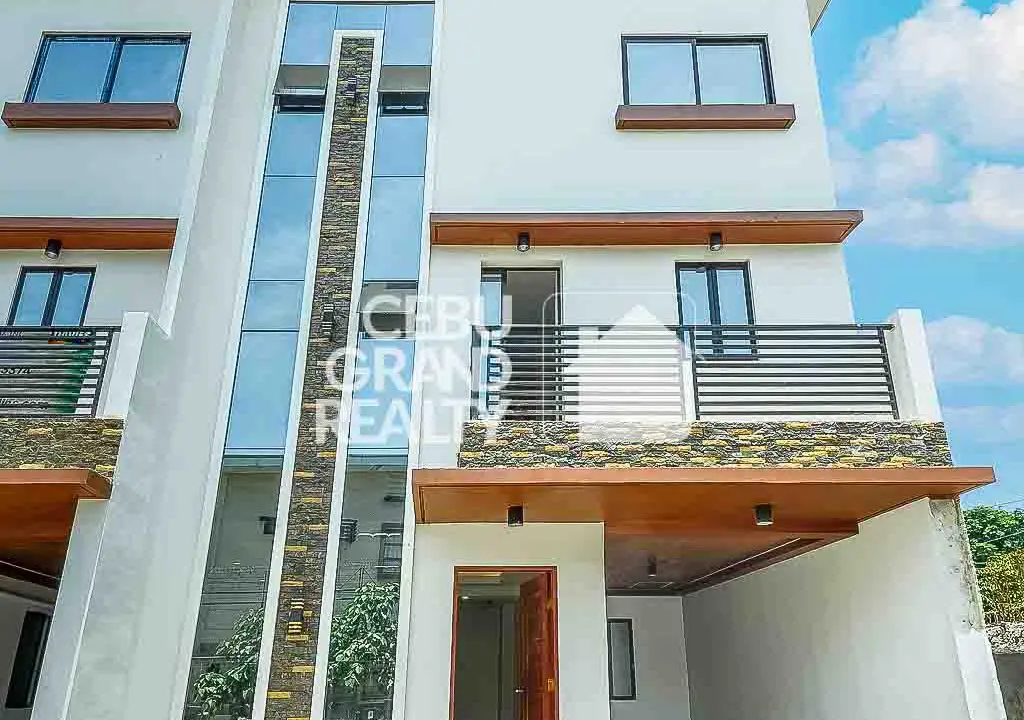 RHMGH1 Sleek Modern Townhouse with Spacious Balcony and Carport in Lahug - Cebu Grand Realty (17)