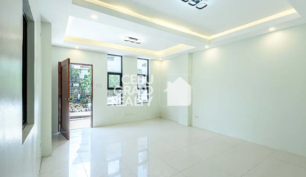 RHMGH1 Sleek Modern Townhouse with Spacious Balcony and Carport in Lahug - Cebu Grand Realty (3)