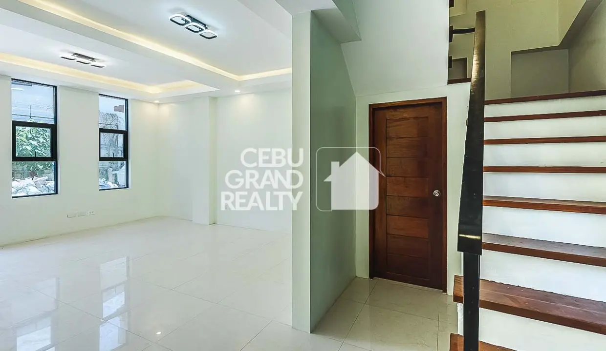 RHMGH1 Sleek Modern Townhouse with Spacious Balcony and Carport in Lahug - Cebu Grand Realty (4)