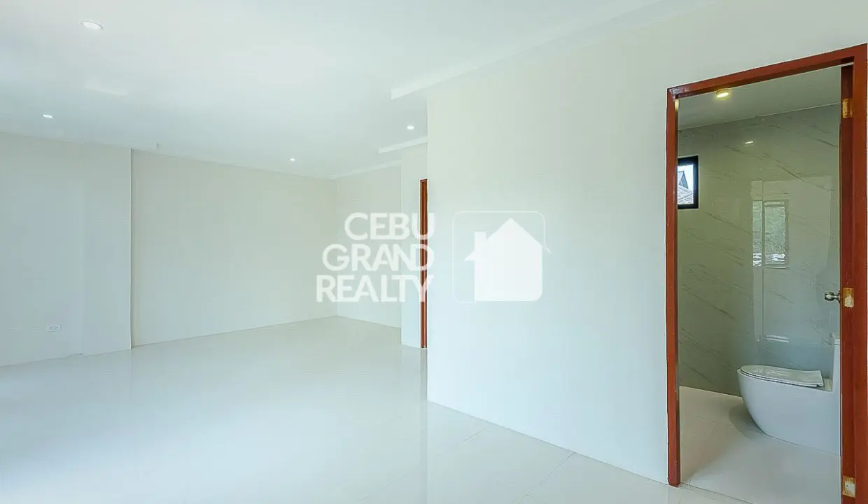 RHMGH1 Sleek Modern Townhouse with Spacious Balcony and Carport in Lahug - Cebu Grand Realty (7)