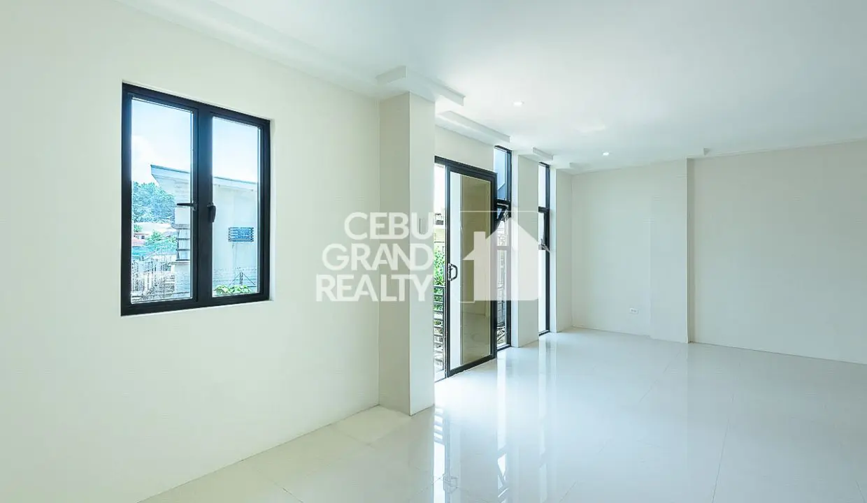 RHMGH1 Sleek Modern Townhouse with Spacious Balcony and Carport in Lahug - Cebu Grand Realty (8)