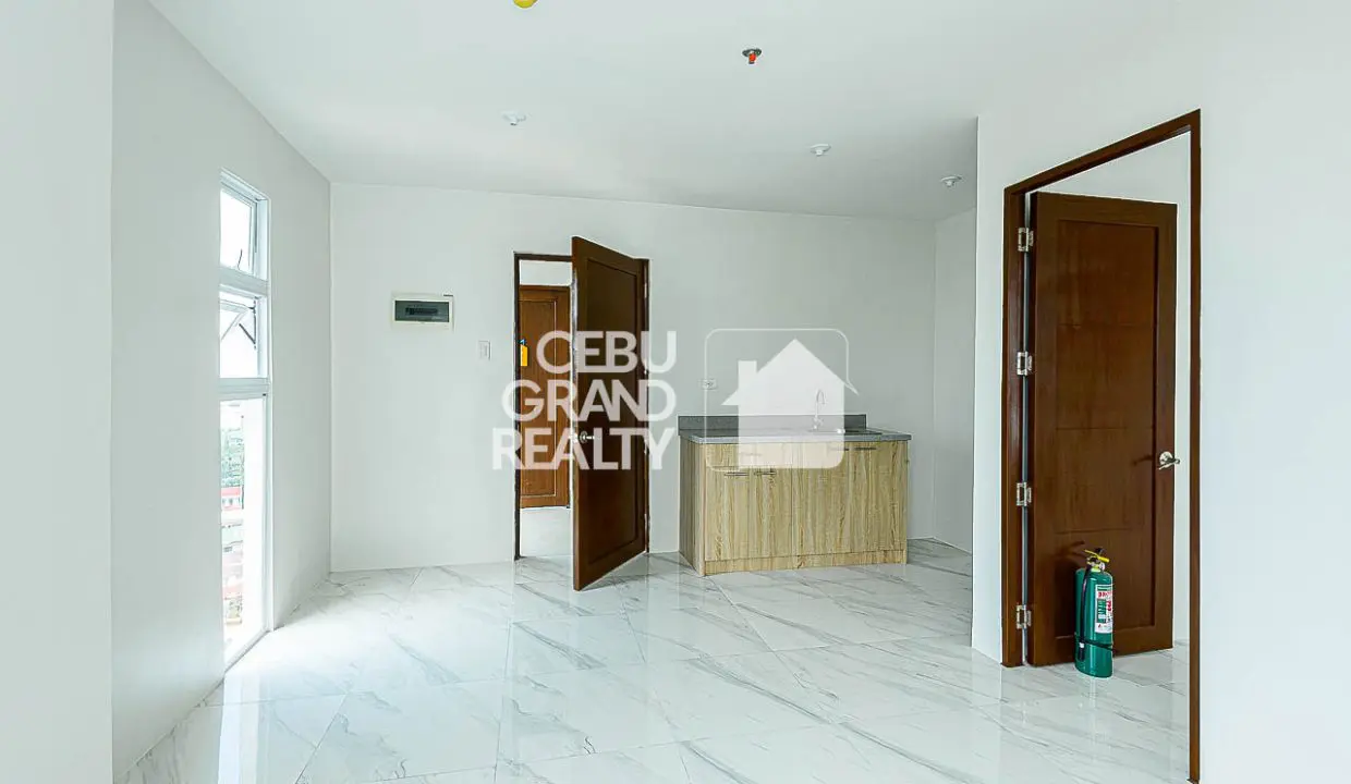 SRBCMT1 Bright Unfurnished Condo with Panoramic City Views in Guadalupe - Cebu Grand Realty (2)