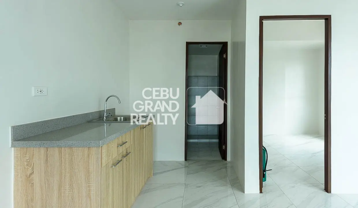 SRBCMT1 Bright Unfurnished Condo with Panoramic City Views in Guadalupe - Cebu Grand Realty (5)