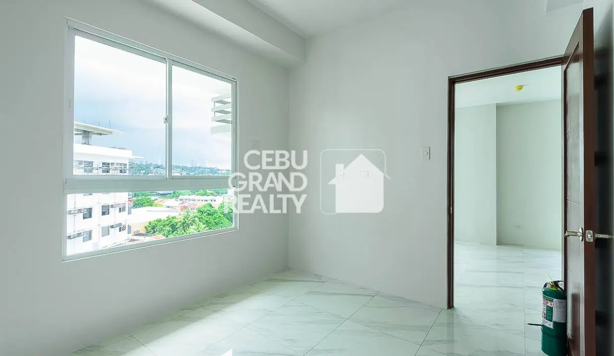 SRBCMT1 Bright Unfurnished Condo with Panoramic City Views in Guadalupe - Cebu Grand Realty (8)