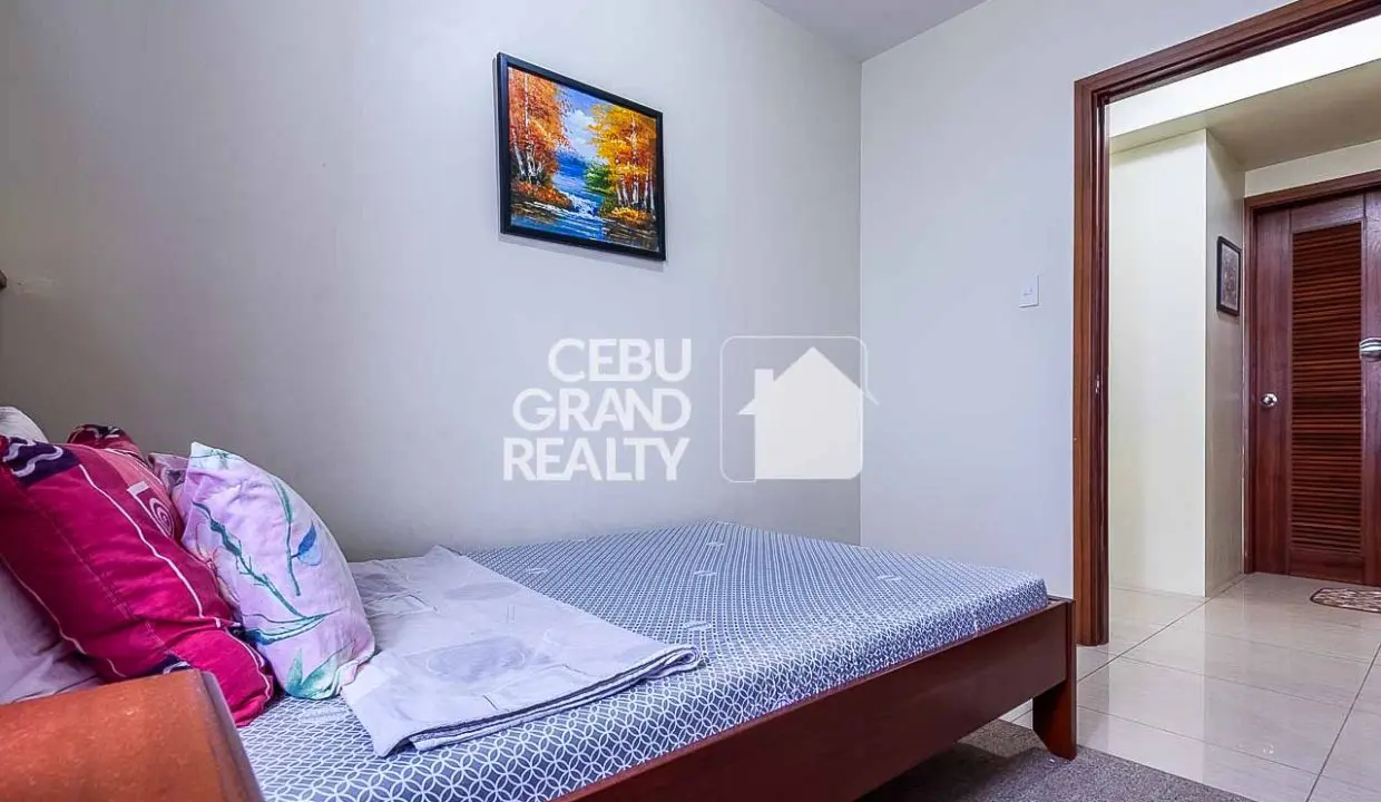 SRBHO4 Cozy Condo with Master En-Suite and Spacious Living Area in Cebu City - Cebu Grand Realty (11)