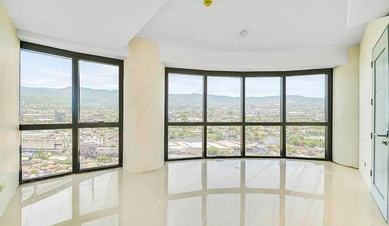 SRBJT1 Elegant High-Rise Condo with Stunning Views in Mandaue City - Cebu Grand Realty (1)