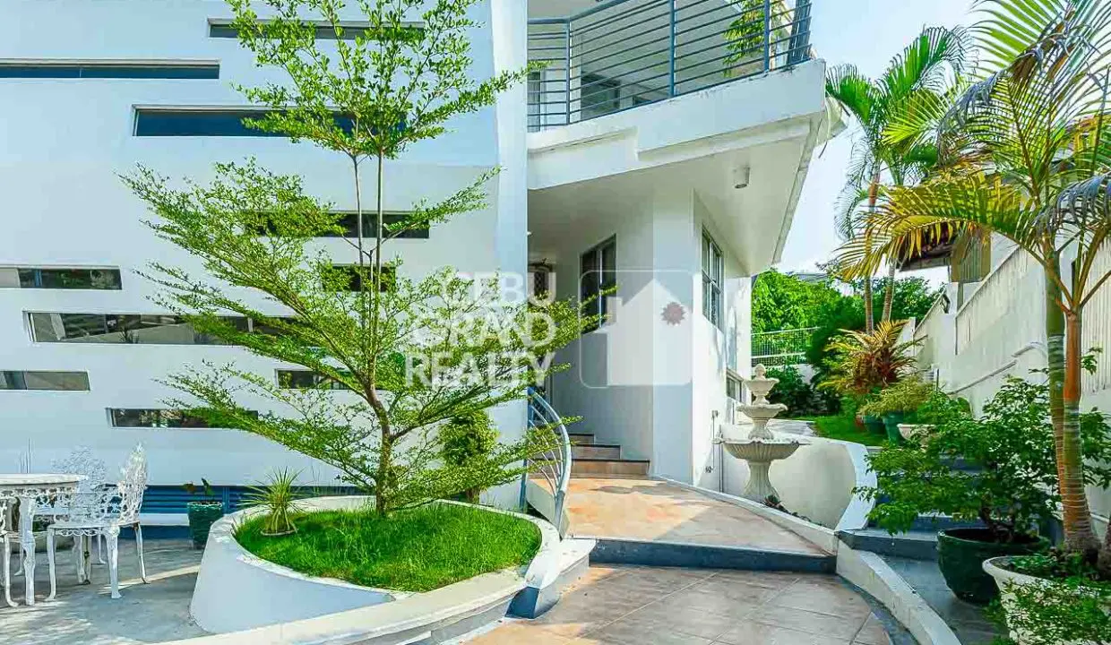 SRBML101 Stylish Multi-Level Home with Scenic Outdoor Views - Cebu Grand Realty (23)