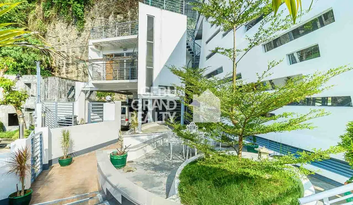 SRBML101 Stylish Multi-Level Home with Scenic Outdoor Views - Cebu Grand Realty (24)