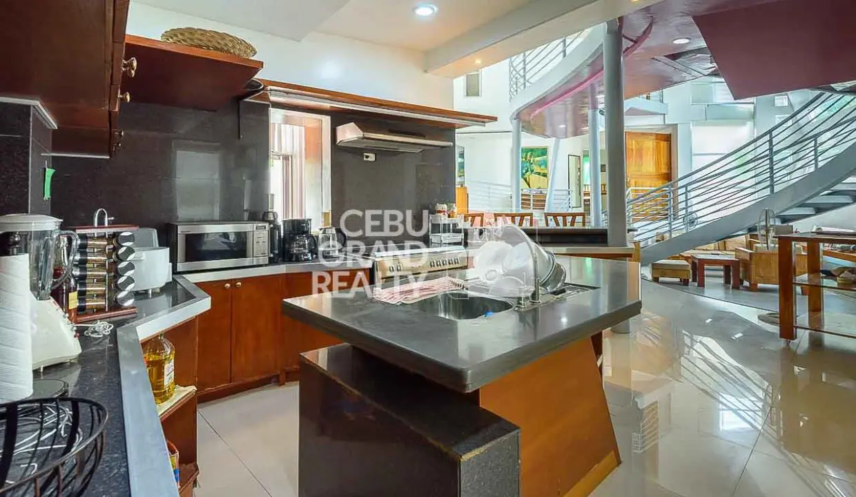 SRBML101 Stylish Multi-Level Home with Scenic Outdoor Views - Cebu Grand Realty (5)