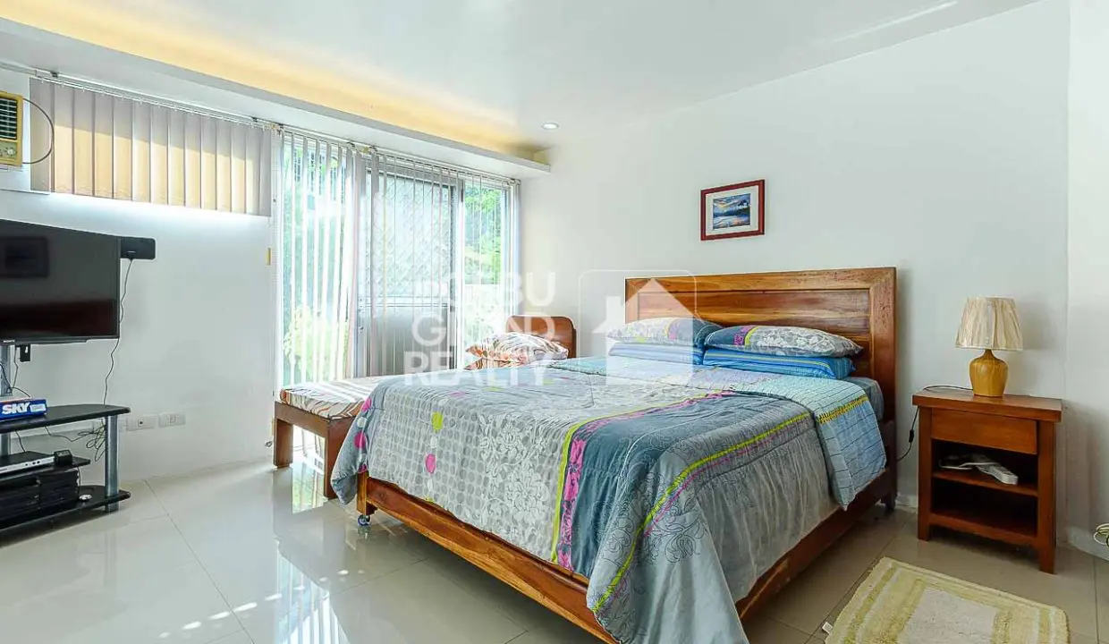 SRBML101 Stylish Multi-Level Home with Scenic Outdoor Views - Cebu Grand Realty (9)