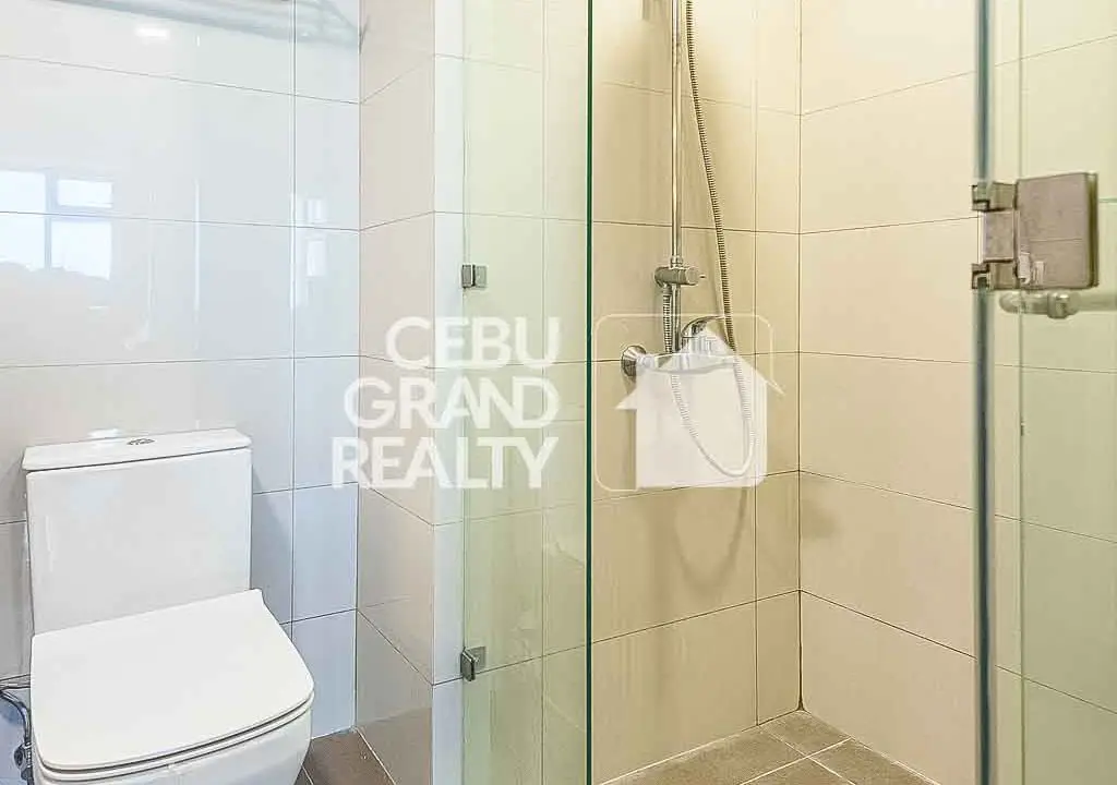 RCALC34 Luxury High-Rise Condo with Stunning City Skyline View in The Alcoves - Cebu Grand Realty (14)