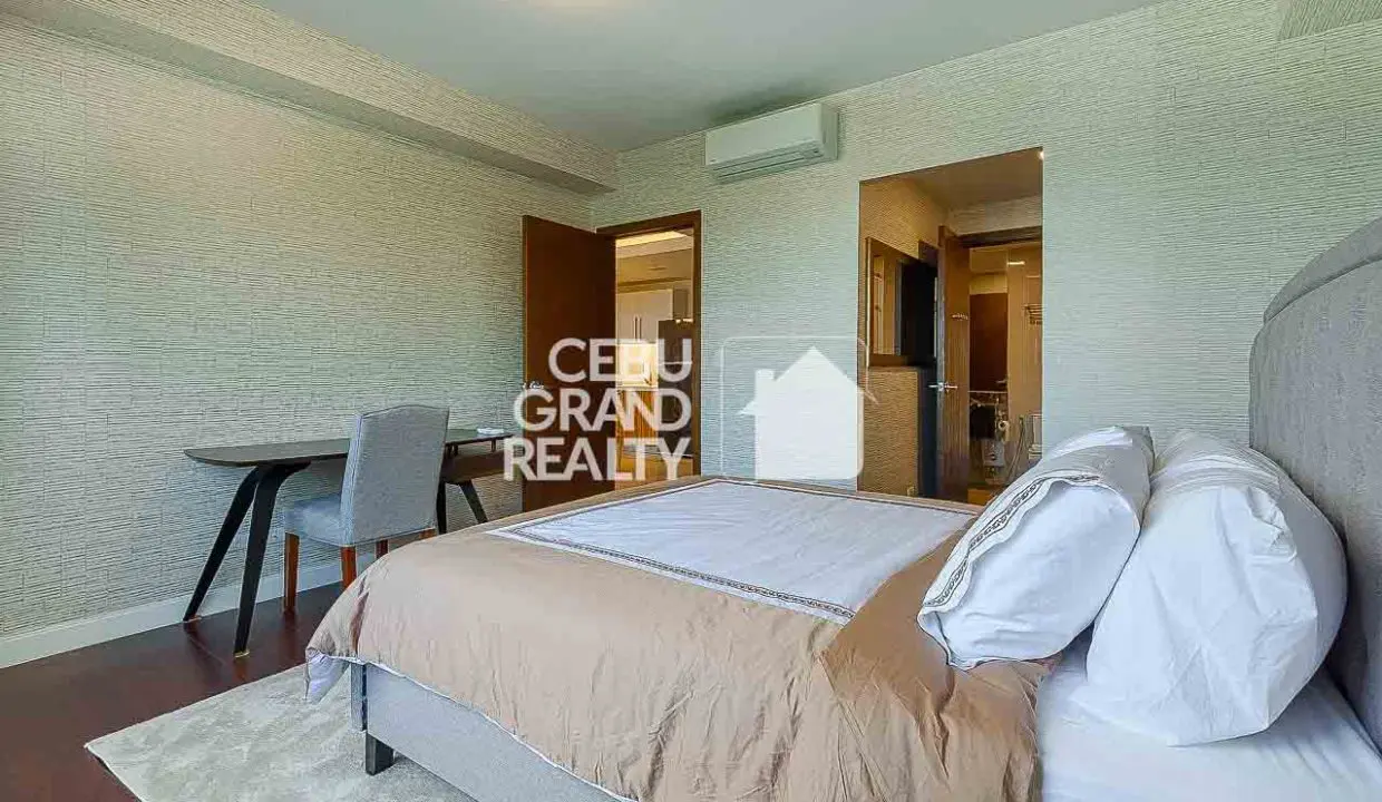 RCALC34 Luxury High-Rise Condo with Stunning City Skyline View in The Alcoves - Cebu Grand Realty (8)