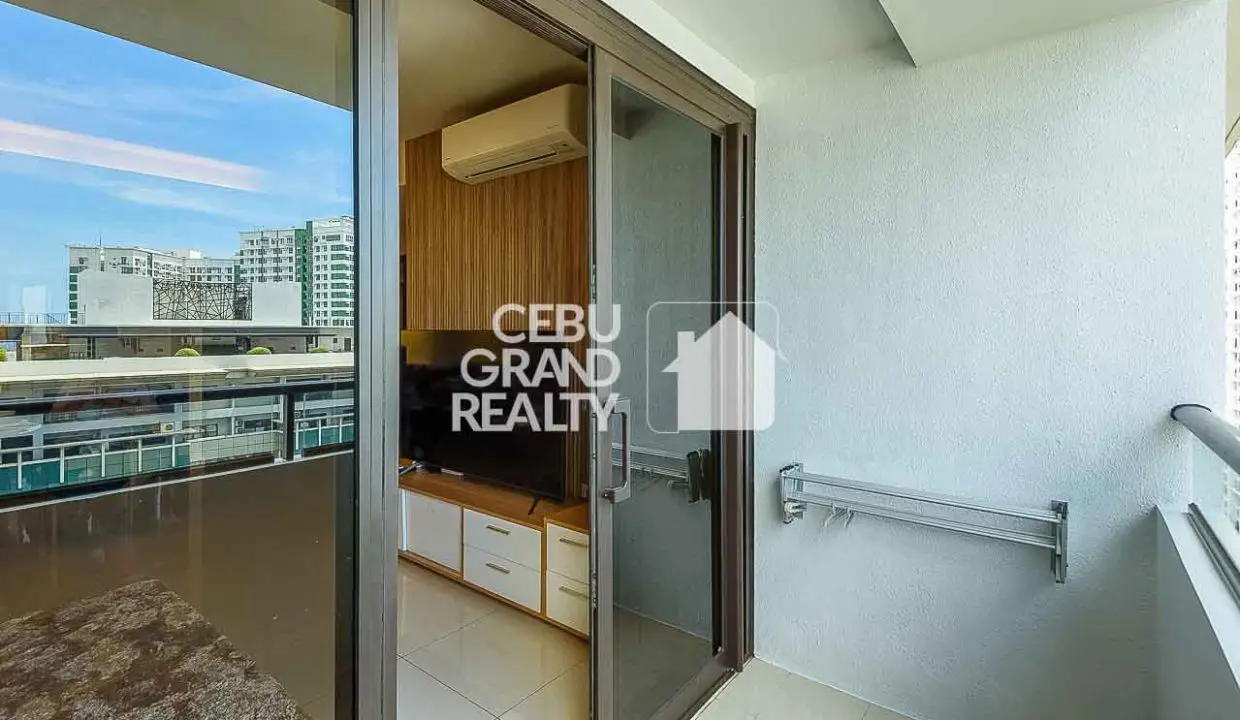 RCALC34 Luxury High-Rise Condo with Stunning City Skyline View in The Alcoves - Cebu Grand Realty (9)