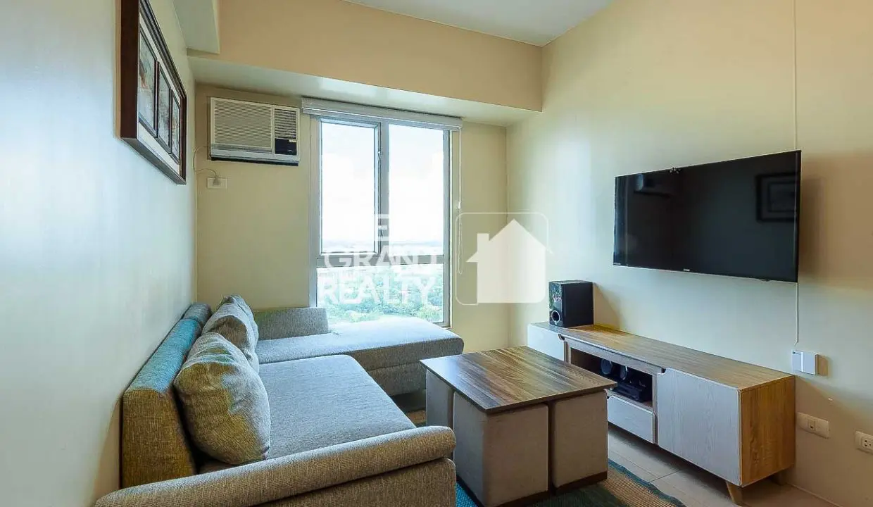 RCAR25 Sleek Modern Condo with Stunning City Views in Avida Towers Riala - Cebu Grand Realty (2)