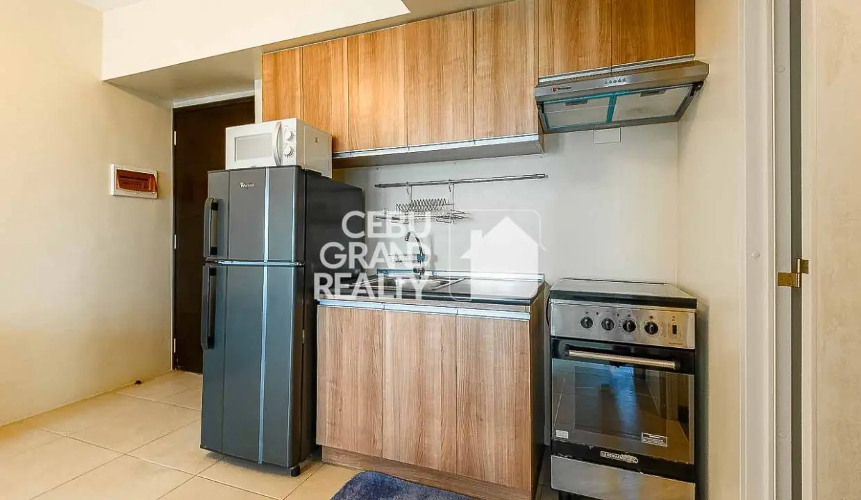 RCAR25 Sleek Modern Condo with Stunning City Views in Avida Towers Riala - Cebu Grand Realty (5)