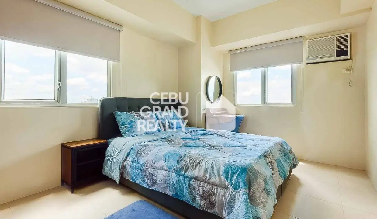 RCAR25 Sleek Modern Condo with Stunning City Views in Avida Towers Riala - Cebu Grand Realty (6)