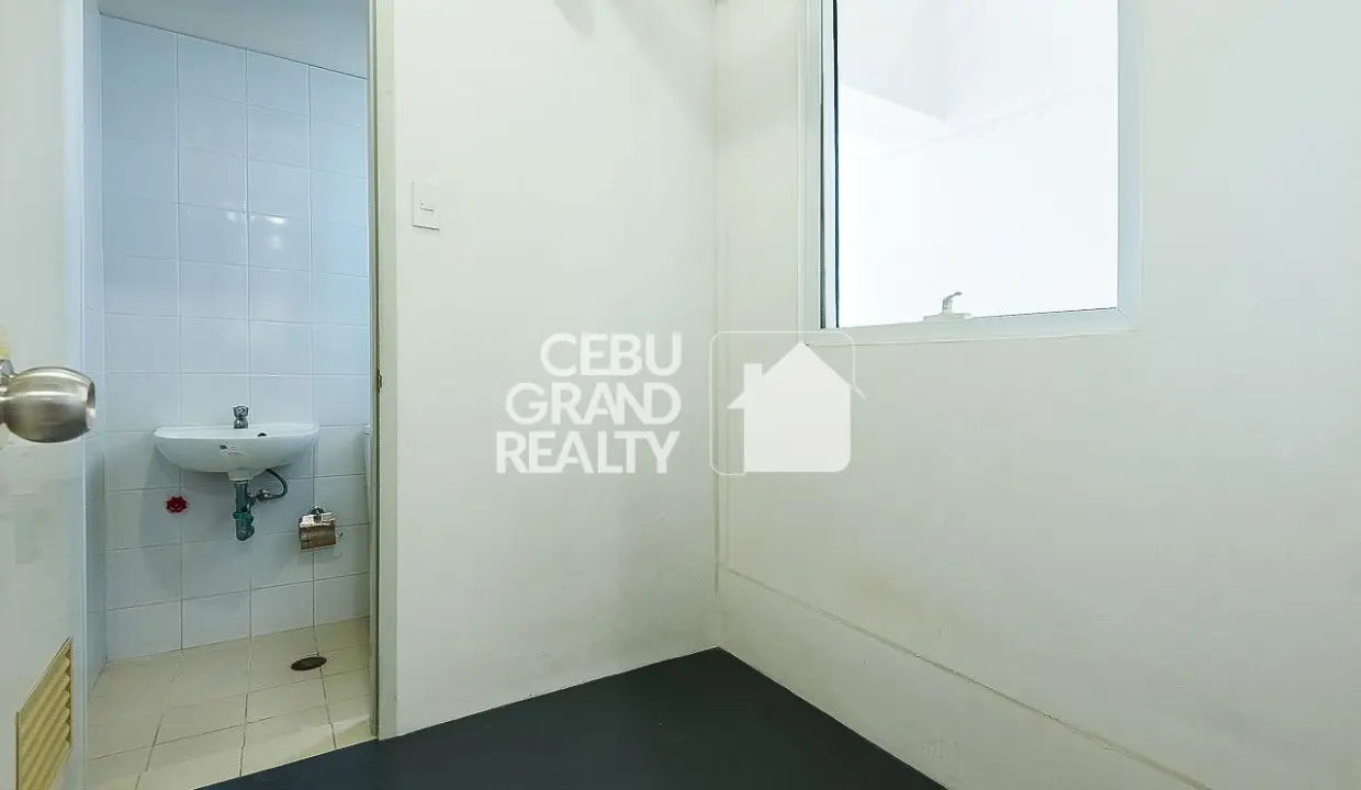 RCMP19 Refined Condo with Bespoke Kitchen and City Views In Marco Polo Residences - Cebu Grand Realty (13)