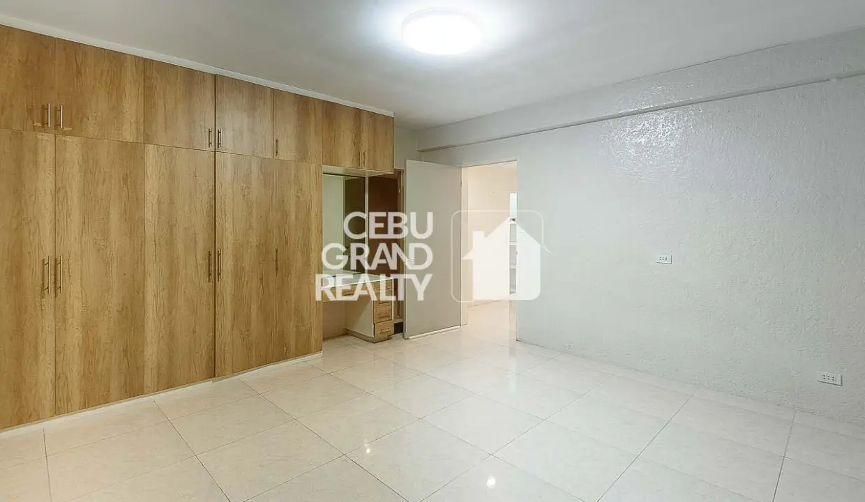 RHALP1 Sleek Residential Home with Secure Spacious Driveway Parking in Lahug - Cebu Grand Realty (12)